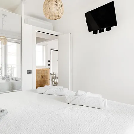 Apartment Certosa District - Modern Flat & Free Box Parking *